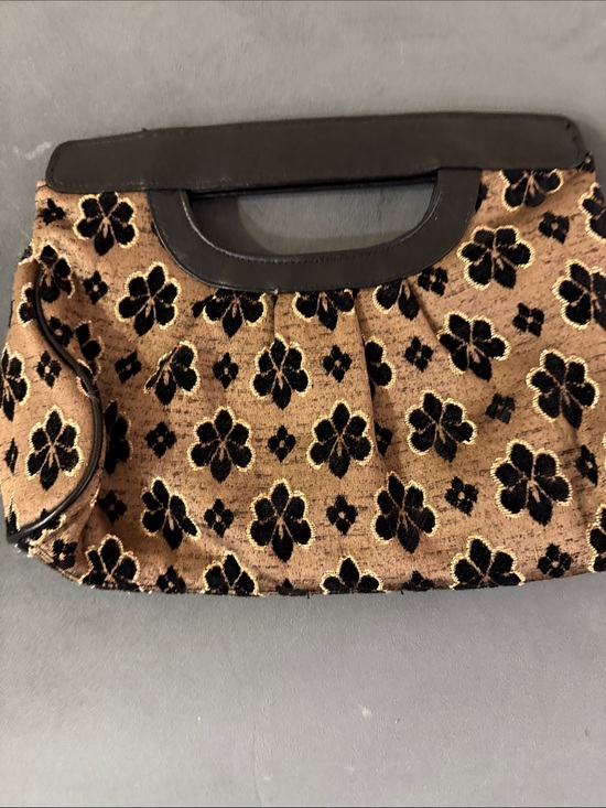 Handbags - Adorable lightweight woven clutch apt 9